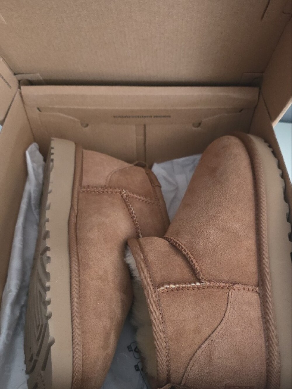 UGG Classic Ultra Mini Boots Size 6 - Picture 9 of 9